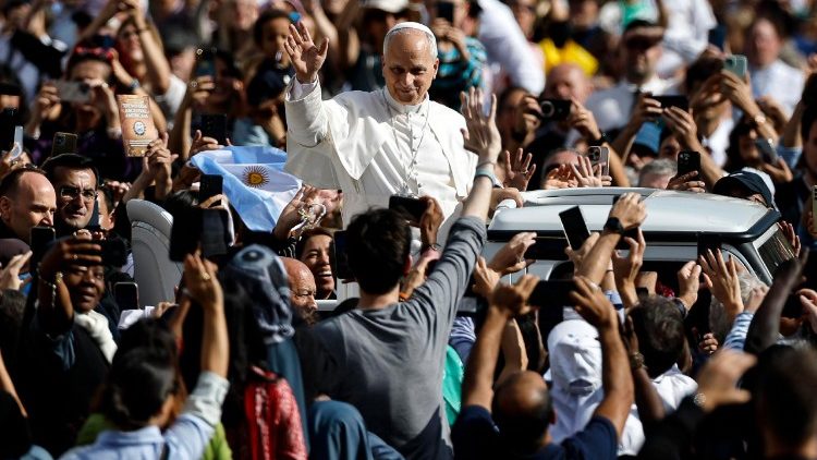 Leão XIV: valorizar a contribuição que professores e educadores oferecem à comunidade