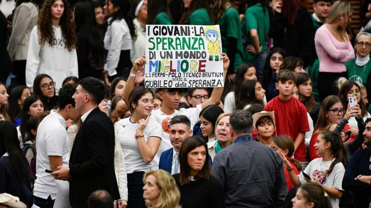 Jovens a Leão XIV: que a escola dê confiança, não medo de desiludir