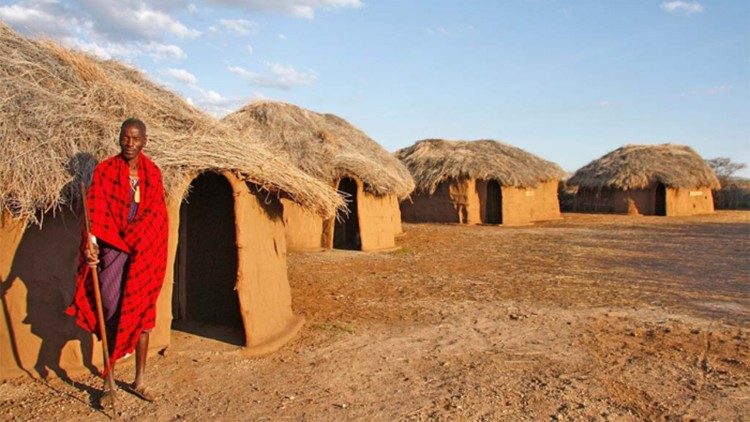 Tanzânia: canossianas ajudam jovens da tribo Maasai diante da tradição prejudicial