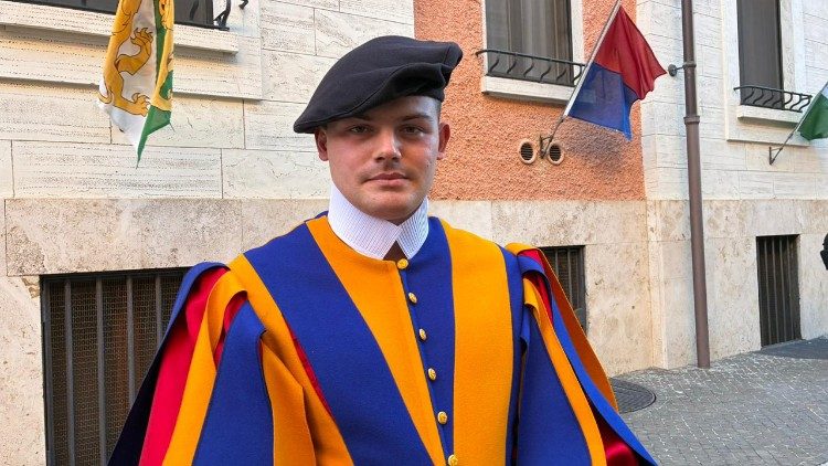 “Um evento como um casamento”: 27 novos Guardas Suíços juram fidelidade ao Papa