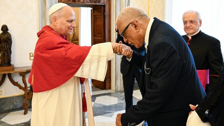 Papa recebe o Presidente da República de Fiji