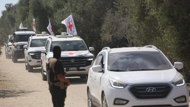 Gaza: libertados 20 reféns israelenses e assinatura de paz no Egito