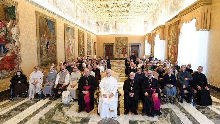 O Papa aos eremitas: em um mundo alienado, é necessário “o respiro espiritual”