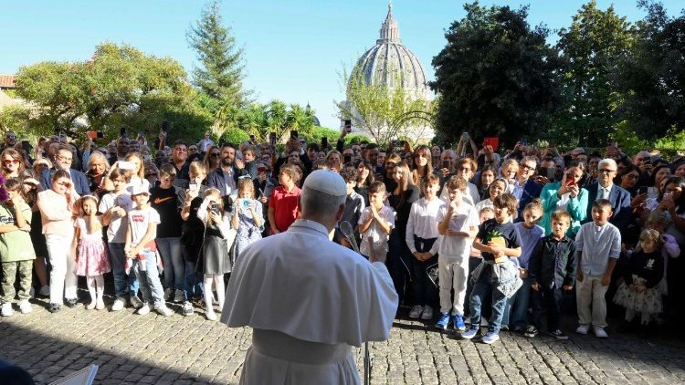 Papa à mídia vaticana: lance sua rede até aos confins da terra