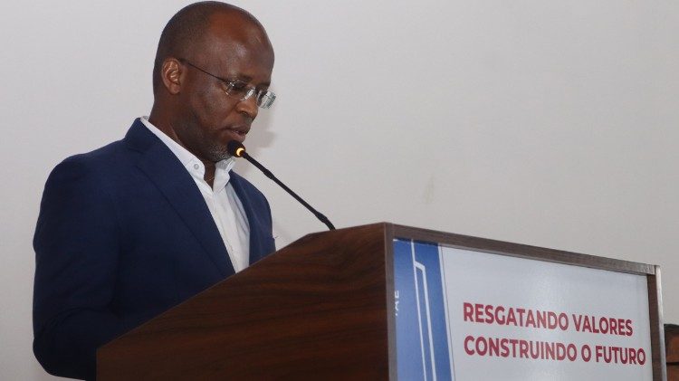 Cabo Verde -Debate sobre Bioética encerra o III Simpósio da EUC