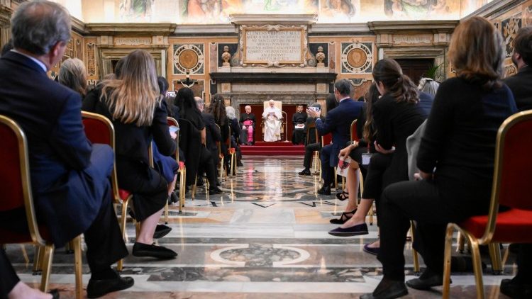 O Papa: a verdadeira autoridade não se baseia em cargos e títulos, mas na liberdade de servir