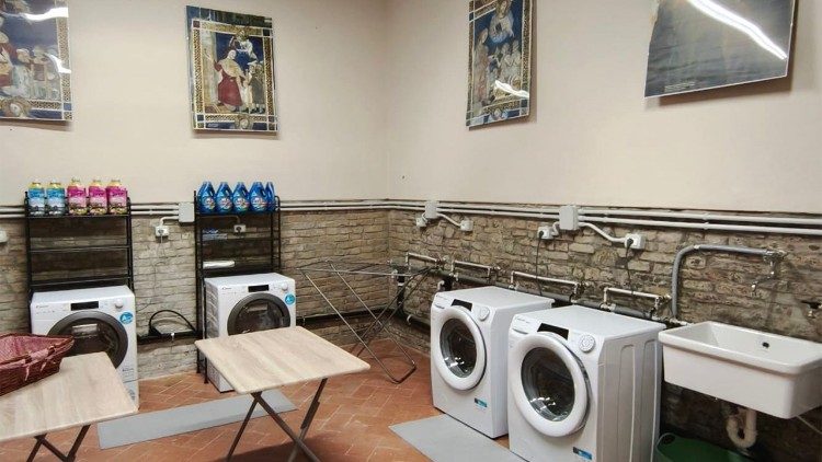 Itália: a primeira “Lavanderia de São Francisco de Assis” é aberta em Parma