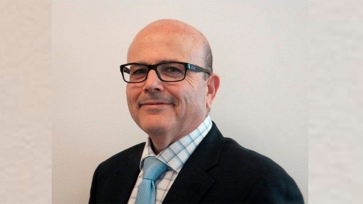 Caballero: com sinais positivos nas finanças da Santa Sé, a hora é de realismo e prudência