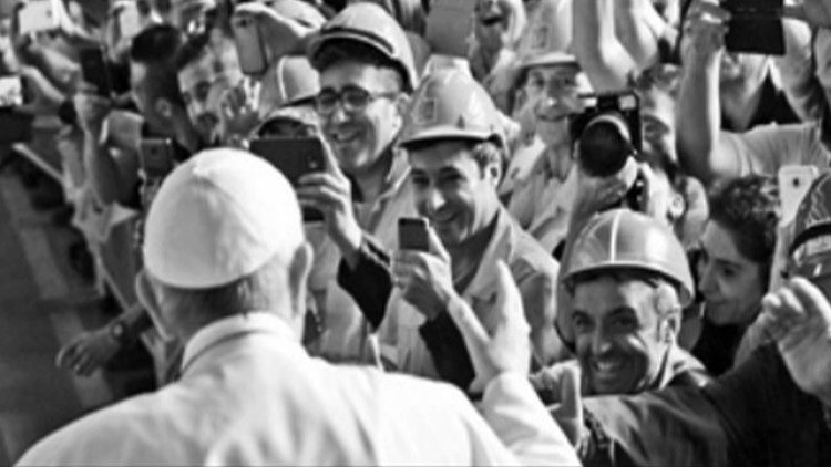 Jubileu dos trabalhadores, o abraço dos Papas aos operários