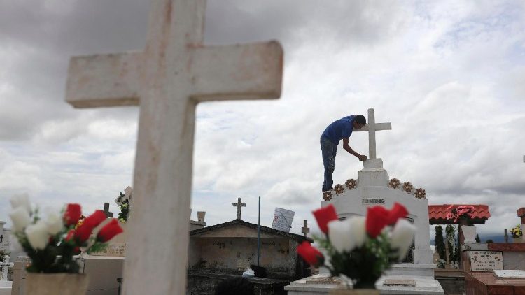 A iniciativa em Calcutá, na Índia, que dá sepultamento digno aos excluídos