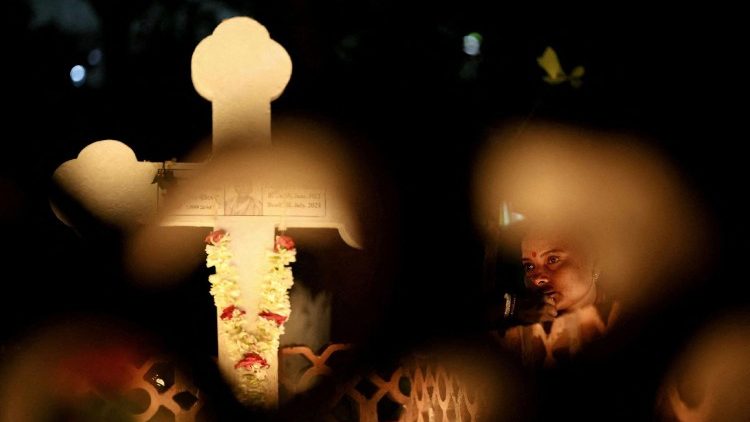 Explosão na Catedral Santa Maria em Daca