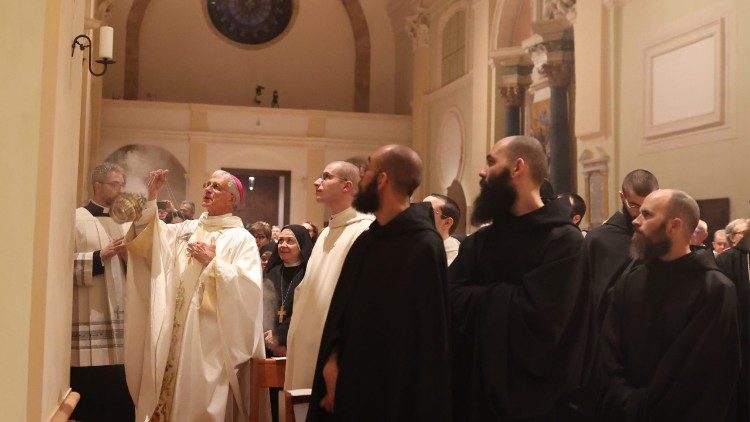 Papa: reabertura de basílica na Itália, após terremoto, é “sinal de renascimento religioso”