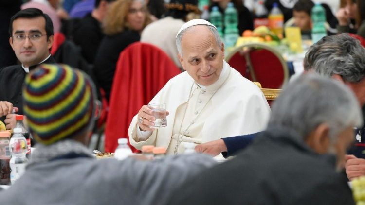O almoço do Papa com os pobres, sem esquecer as pessoas que sofrem por causa da violência e da fome