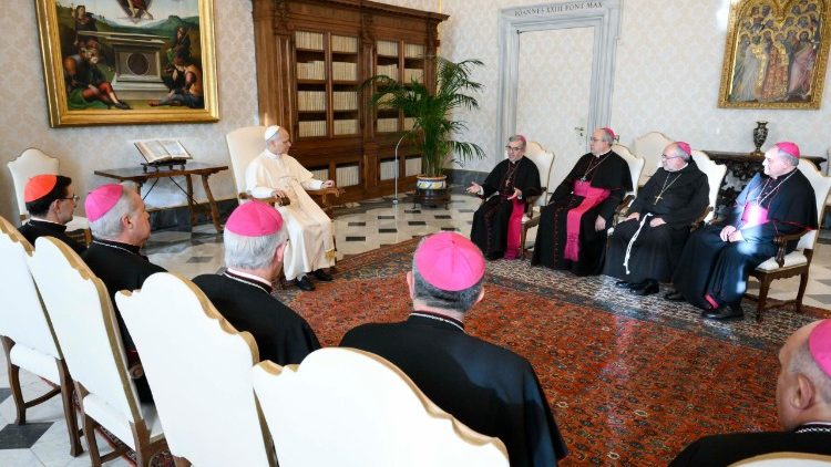 Papa recebe os bispos espanhóis: diálogo sobre o caminho da Igreja na Espanha