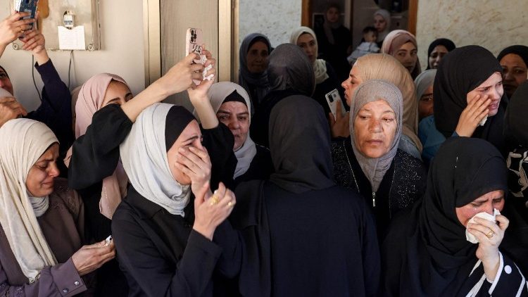 O Papa: cessem os combates e se dedique todo esforço nas negociações