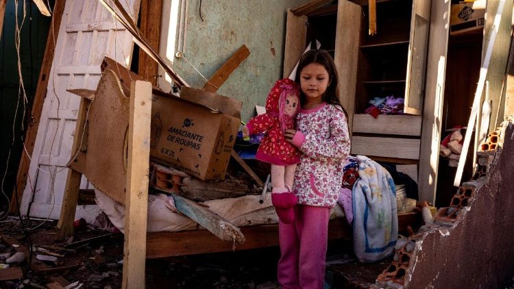 “Vamos restaurar a cidade e os corações”, diz pároco de Rio Bonito que sofreu tornado