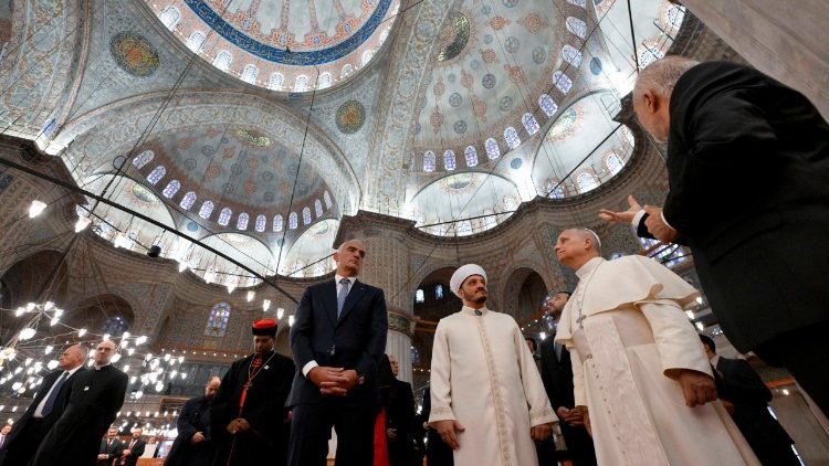O Papa na Mesquita Azul de Istambul, primeira etapa do dia