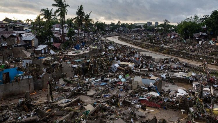 Filipinas: Salesianas de Dom Bosco socorrem vítimas do tufão Kalmaegi