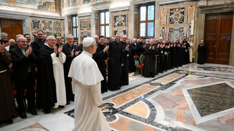 Papa a religiosos: nos cargos haja alternância e nos irmãos se alimente a esperança