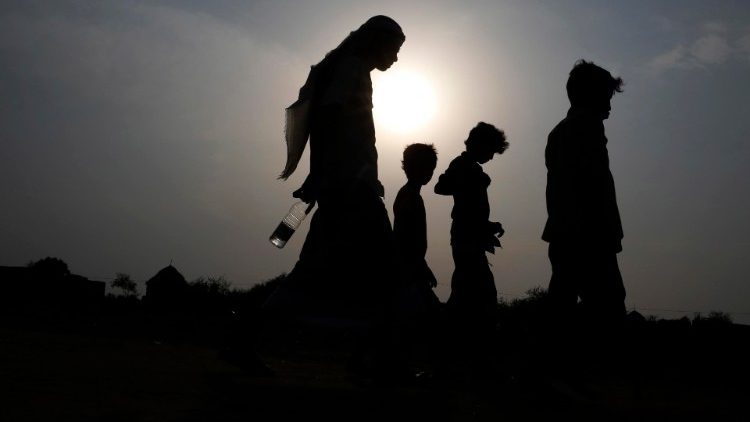 Missionários Camilianos e pequenos milagres de caridade, na ilha indonésia de Flores