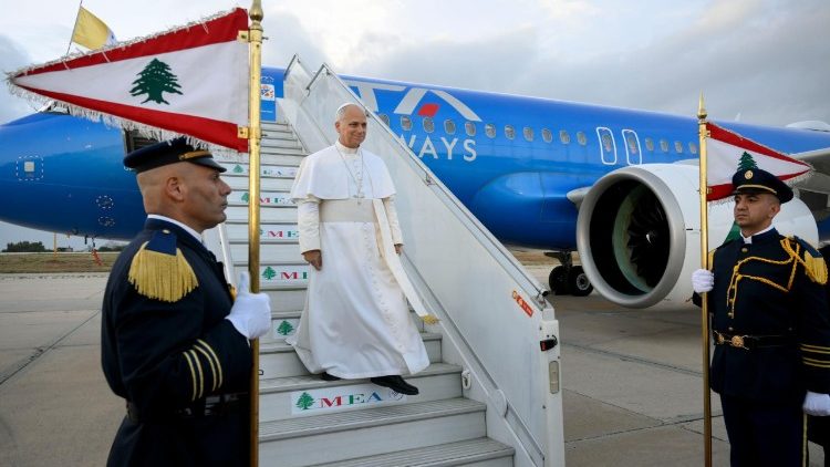 Os libaneses dão as boas-vindas a “Baba Lawun”