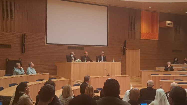 Fernández: “Mater Populi Fidelis” é um sinal de cuidado pela fé do povo de Deus