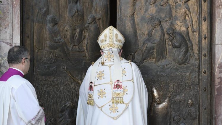 Fechada a Porta Santa da Basílica de São Paulo. Harvey: a esperança não foge das crises do mundo