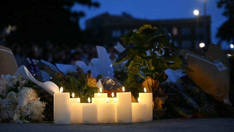 A condenação do Papa ao atentado em Sydney: “Ato inútil de violência”