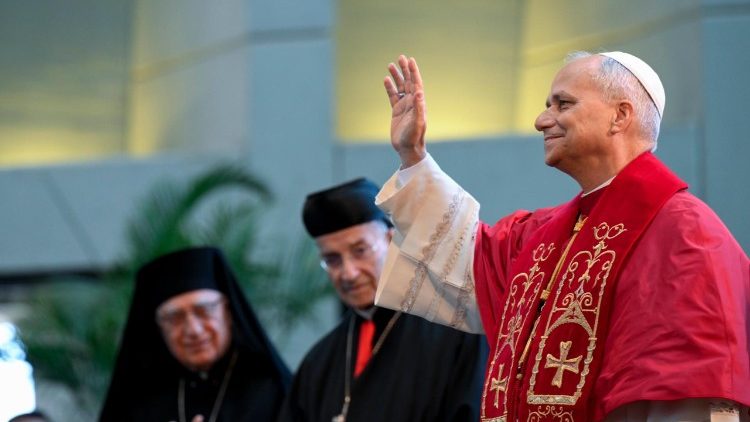 Papa no Santuário de Harissa com bispos e religiosos: estar com Maria para construir paz