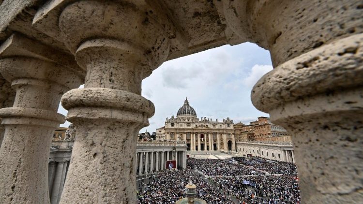 Papa extingue Comissão de doações à Santa Sé