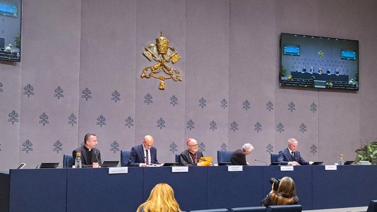 Card. Czerny: desarmar os corações diante de um “realismo distorcido”
