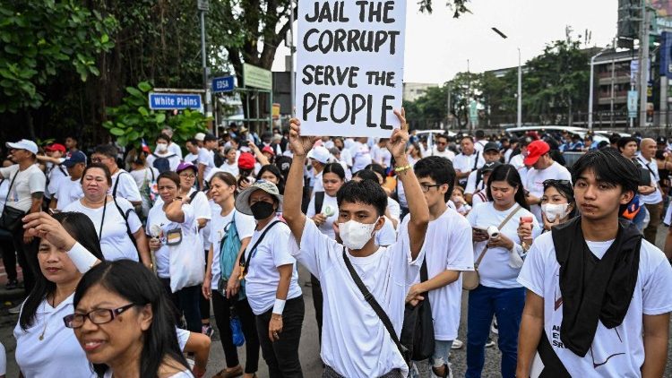 Com apoio da Igreja, 100 mil filipinos protestam contra a corrupção