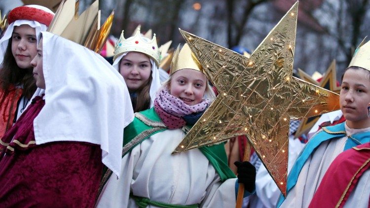 Neste Natal, Cantores da Estrela da Polônia apoiam seus pares do Sri Lanka
