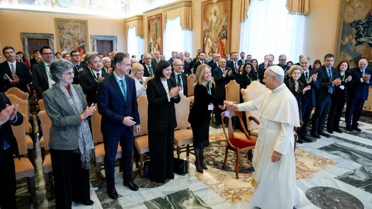 Papa alerta para mudança rápida causada pela IA e pede atenção às crianças e jovens