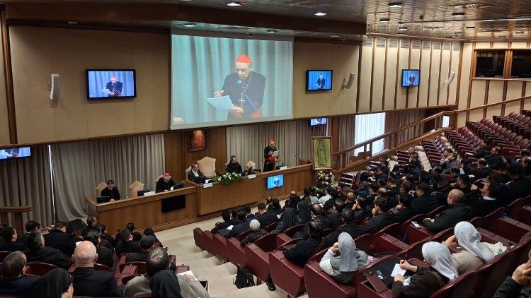 O Papa: servos e discípulos, pedras vivas nos passos de Cristo