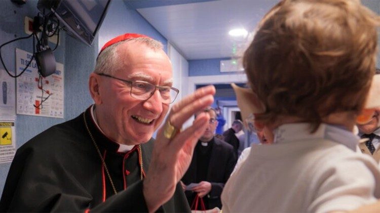 Parolin no Hospital Bambino Gesù: Cristo nasce cada vez que acolhem os pequeninos