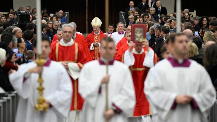 Cardeal Parolin: a diplomacia abre a novas possibilidades para acreditar na paz