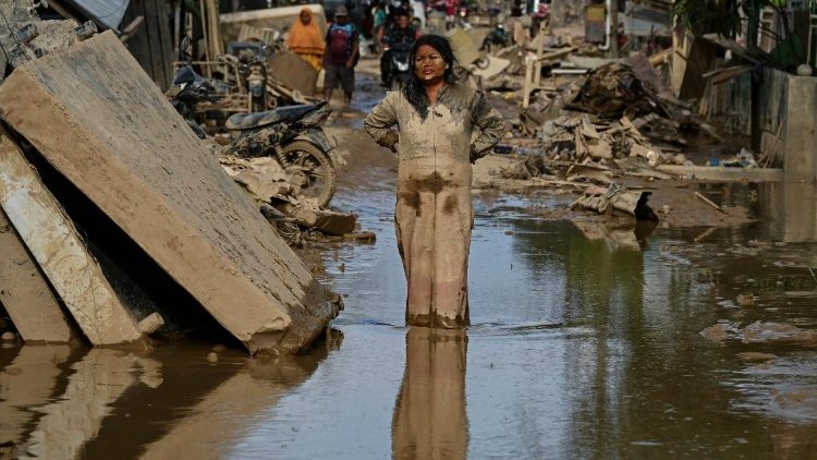 Mortos por inundações na Indonésia chegam a 964, feridos são mais de 5 mil