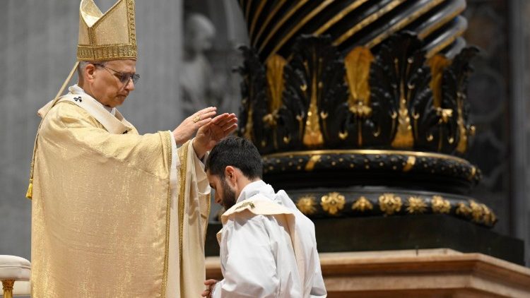 Papa: o ministério sacerdotal exige fidelidade e comunhão, não autorreferencialidade
