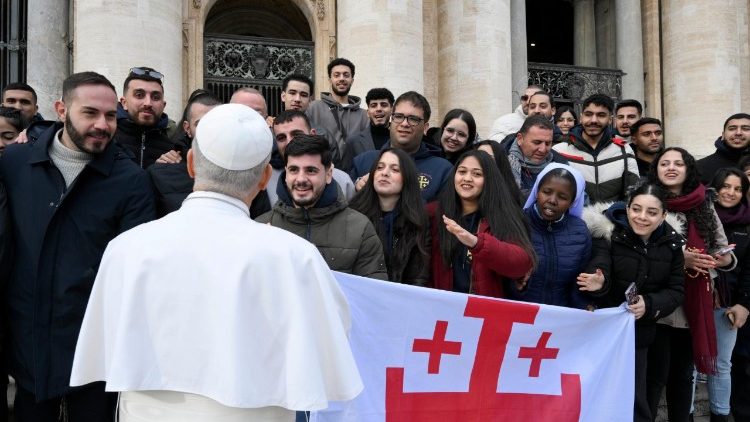 Do Papa, o rosto jovem da esperança na Terra Santa