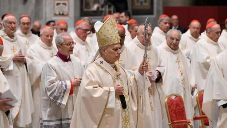 Papa: cardeais formam comunidade de fé, não equipe de especialistas