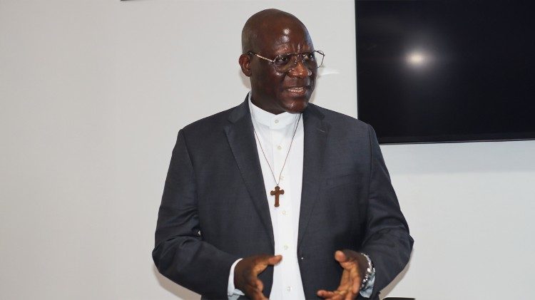 Reitor UCM: “evitar aumento de preços dos bens essenciais nas zonas afetadas pelas cheias”