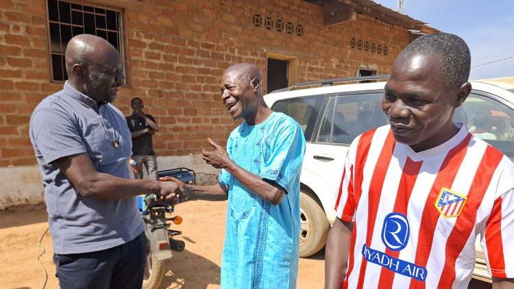 P. Tony Neves – De Bangui a Yaoundé, via Lomé e Malabo
