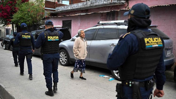 Guatemala. Igreja preocupada com rebeliões em presídios e policiais mortos