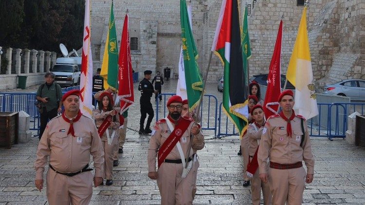 Escoteiros de Belém a serviço da liturgia e comunidade cristã