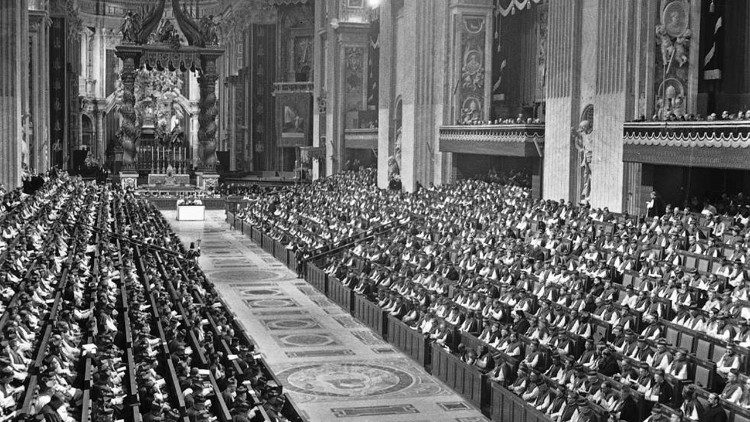 “Dei Verbum”, padre Girolami: o Papa lembra que Deus se revela na história