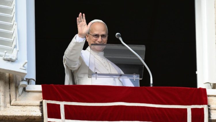 O Papa no Angelus: Deus não exclui ninguém e não veio apenas para os puros