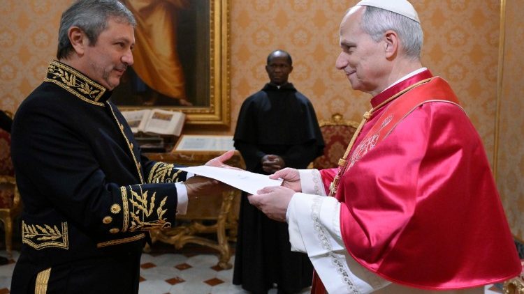 Papa recebe em audiência o novo embaixador do Peru junto à Santa Sé