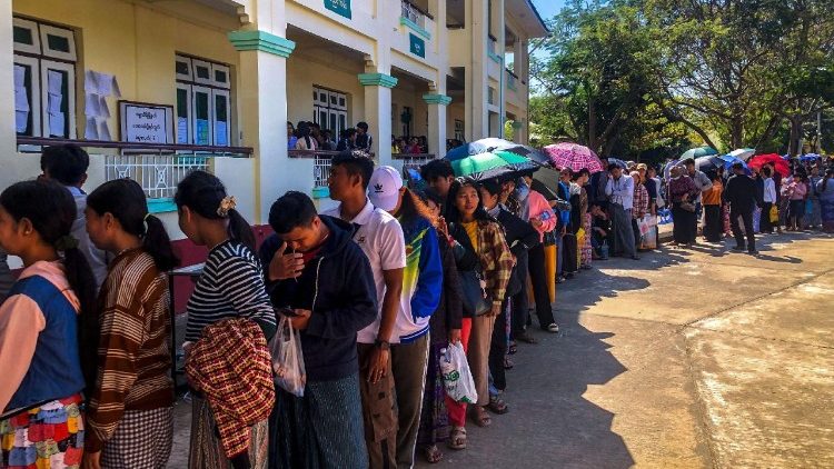 Mianmar: eleições em plena guerra civil