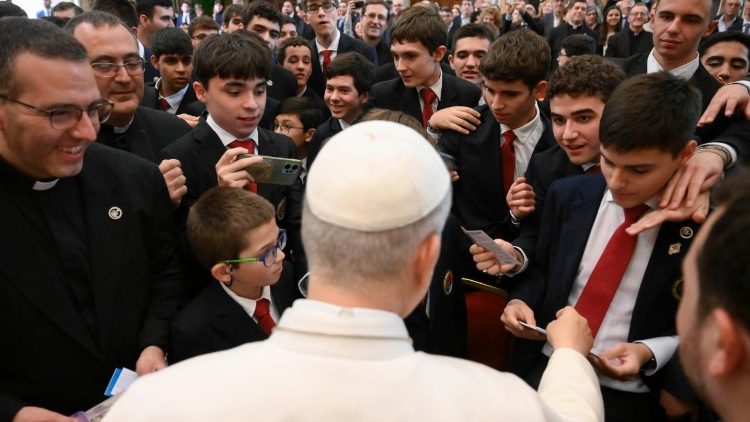 Papa a seminaristas espanhóis: “Deixar-se formar a partir de dentro”